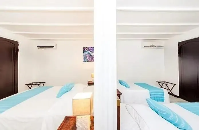 Pueblo Dorado Surf Tamarindo